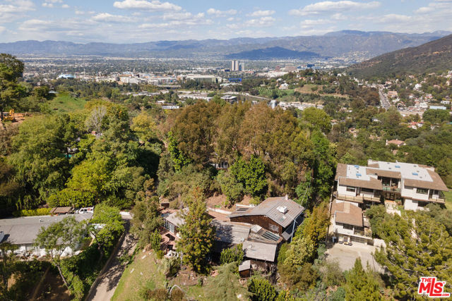 7319 Woodrow Wilson Drive, Los Angeles CA: https://media.crmls.org/mediaz/b682af77-0512-48f6-848a-f3de4c046441.jpg