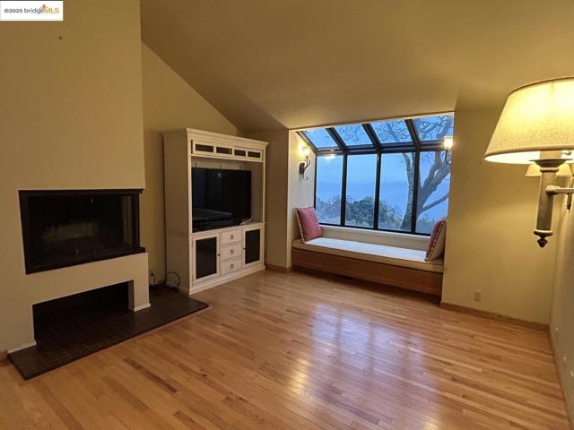 371 Montair DR, Danville CA: https://media.crmls.org/mediaz/b682d2a6-b651-40a5-bb66-712714e48147.jpg