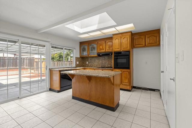 2255 Hartford Drive, Union City CA: https://media.crmls.org/mediaz/b6833ad7-a08c-4a05-920f-7ae0cf163921.jpg