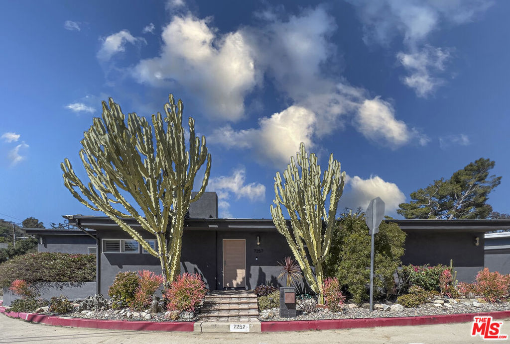 7257 Pacific View Drive, Los Angeles, CA 90068