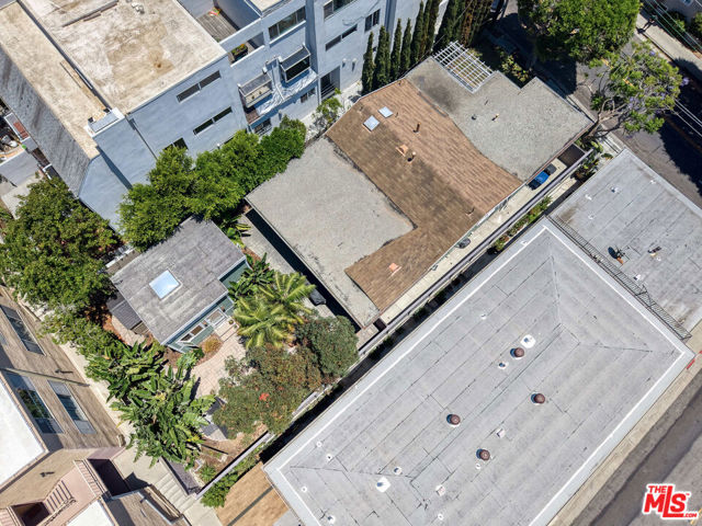607 Ashland Avenue, Santa Monica CA: https://media.crmls.org/mediaz/b6838a6d-bd29-4e24-88b6-9ffbbc5955f2.jpg