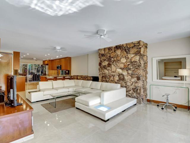 197 W Via Lola #6, Palm Springs, CA 92262