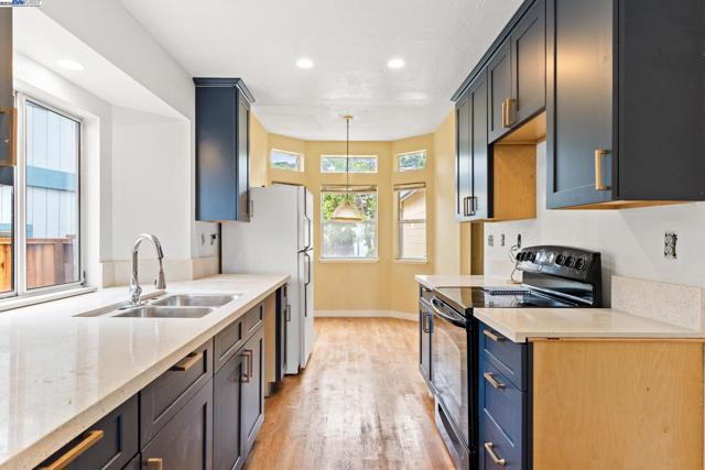 104 Bridgeview Ct, Crockett CA: https://media.crmls.org/mediaz/b683bf56-85a5-41b6-93ab-ba250d9b4031.jpg