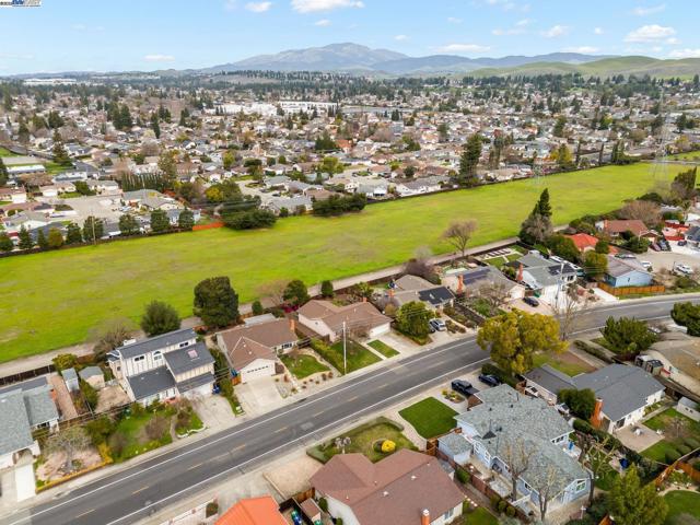 2935 Pine Valley Rd, San Ramon CA: https://media.crmls.org/mediaz/b684486f-48ef-4db1-9e98-0243108a6e77.jpg