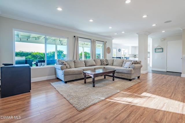 4615 Pepper Mill Street, Moorpark CA: https://media.crmls.org/mediaz/b6845323-2511-4d70-aa93-dbf8b0d97196.jpg