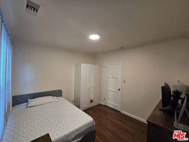 2944 Mayfield Avenue, La Crescenta CA: https://media.crmls.org/mediaz/b6847c1e-0892-41a1-b2a0-8eae1f7cb72b.jpg