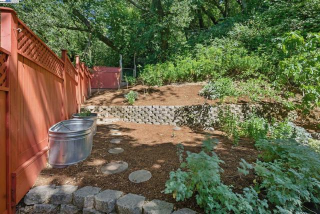 7380 Claremont Ave, Berkeley CA: https://media.crmls.org/mediaz/b685054d-8ba8-4ebb-84de-991df01ee121.jpg