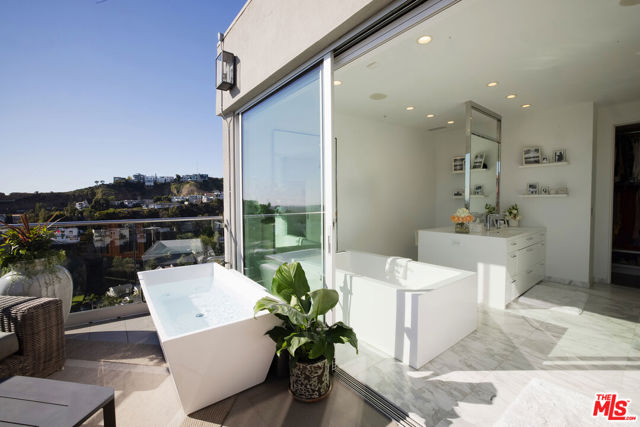 8572 Hillside Avenue, Los Angeles CA: https://media.crmls.org/mediaz/b685d9d0-b871-4e58-aa5a-f8069e8a8ec5.jpg