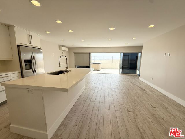 6955 Trolleyway, Playa del Rey CA: https://media.crmls.org/mediaz/b68617ce-213a-4196-97bf-42efc2390f11.jpg