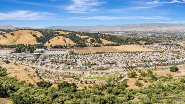 1798 Rosemary Drive, Gilroy CA: https://media.crmls.org/mediaz/b6861c4f-1e0a-49ee-b007-0d553b2085ff.jpg