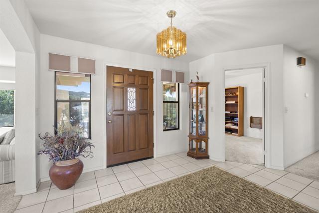 15519 Calistoga Dr., Ramona CA: https://media.crmls.org/mediaz/b6863b59-ff97-4494-829c-e68389af5855.jpg
