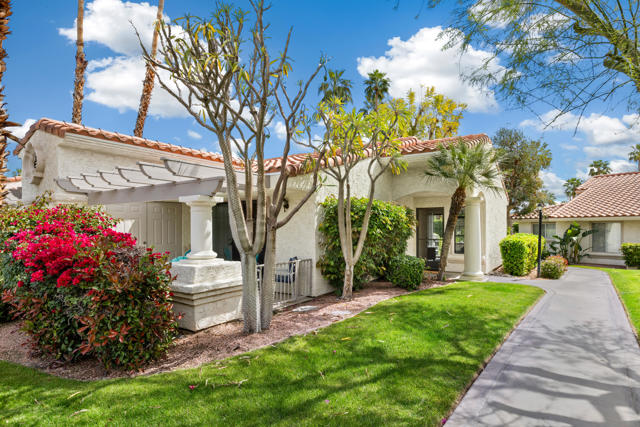 500 S Farrell Drive, Palm Springs CA: https://media.crmls.org/mediaz/b6865c71-7ea3-4115-93a2-220d387ee579.jpg