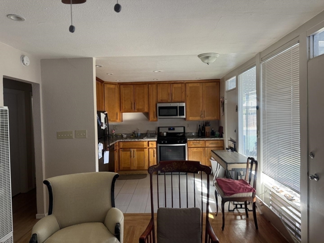 Image 6 of 14 For 2031 Lee Ave