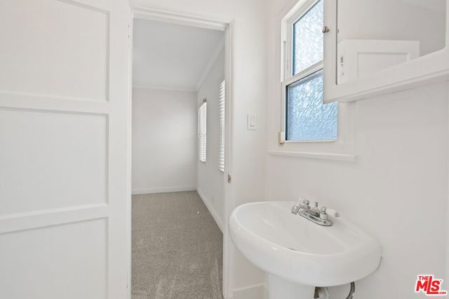 220 S Le Doux Road, Beverly Hills CA: https://media.crmls.org/mediaz/b686c385-e558-4b9e-accb-17b83f413363.jpg