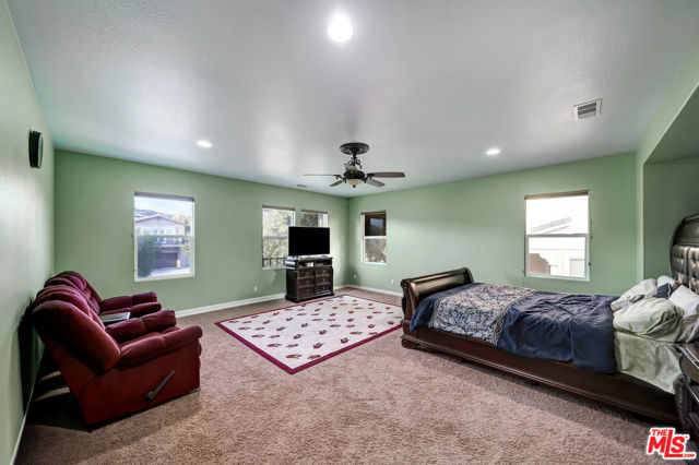 15624 Derrico Lane, Canyon Country CA: https://media.crmls.org/mediaz/b68738d3-f49a-4f05-8cd7-534b7c0bd904.jpg
