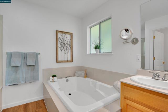 123 Williamson Ct, Martinez CA: https://media.crmls.org/mediaz/b6873a8d-6725-42dd-b1bf-73e46f1289f7.jpg