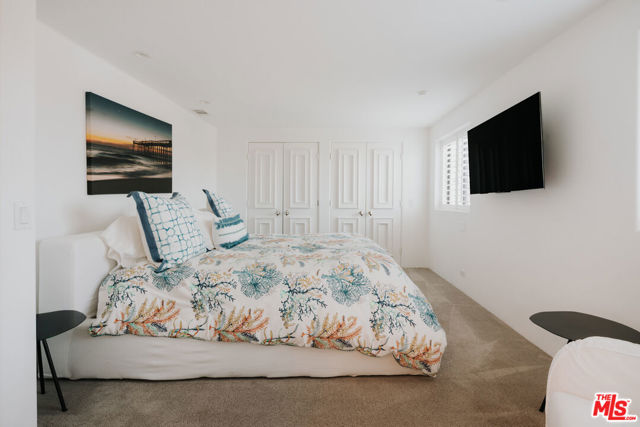 23614 Malibu Colony Road, Malibu CA: https://media.crmls.org/mediaz/b6875705-3821-4a5d-adaa-9b9970a01238.jpg