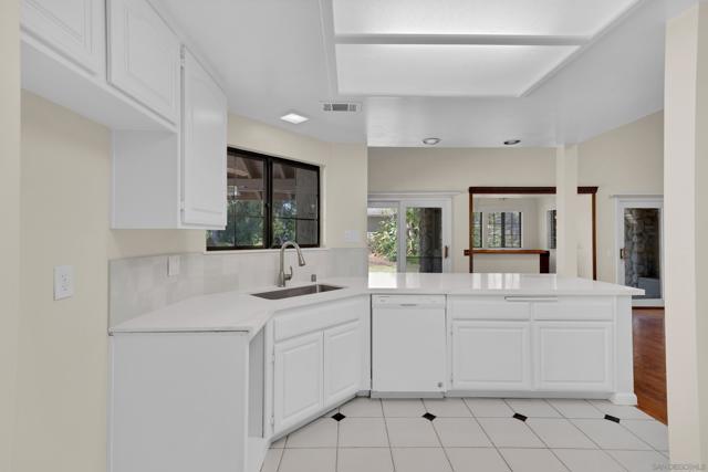 15235 Crestview Ct, Poway CA: https://media.crmls.org/mediaz/b687698a-f343-4e23-8469-2a8c1740aa96.jpg