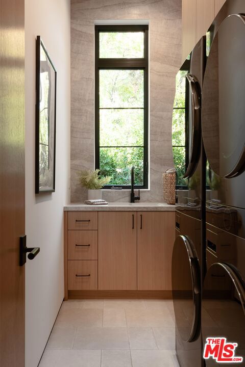 23340 Collins Street, Woodland Hills CA: https://media.crmls.org/mediaz/b687dbb0-d0fa-4f9c-8908-f82305cfbede.jpg