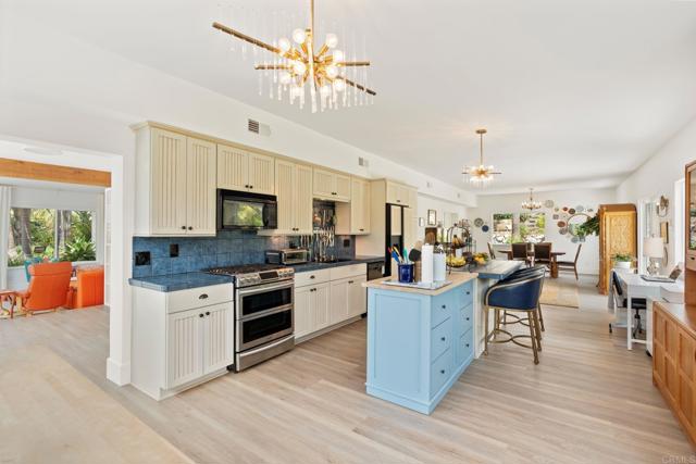 Detail Gallery Image 16 of 68 For 2066 Steiger Ln, Oceanside,  CA 92056 - 5 Beds | 3 Baths