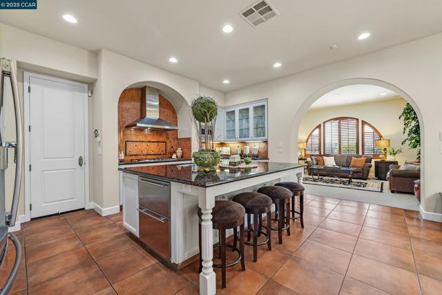 2222 Creekview Pl, Danville CA: https://media.crmls.org/mediaz/b68830e9-de6f-413a-8a1e-922303789383.jpg