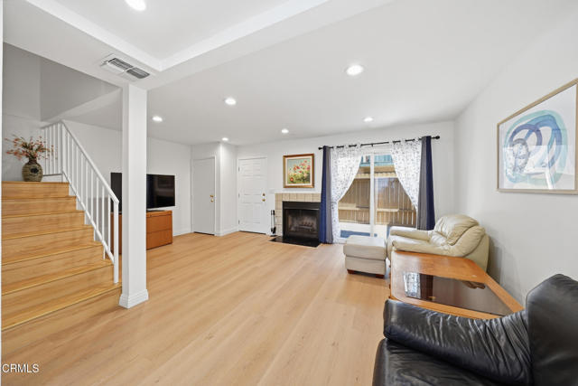 Detail Gallery Image 8 of 27 For 10260 Plainview Ave #12,  Los Angeles,  CA 91042 - 3 Beds | 2/1 Baths