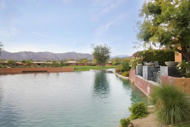50135 Camino Privado, La Quinta CA: https://media.crmls.org/mediaz/b68892ba-f510-4232-8cff-ab9d980bc6c0.jpg