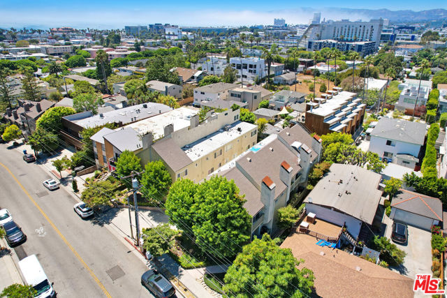 631 Strand Street, Santa Monica CA: https://media.crmls.org/mediaz/b6889c95-c74c-488b-bdb0-6a6562ba6a21.jpg