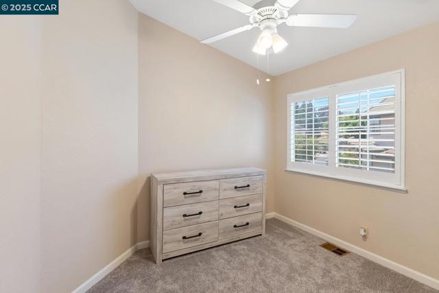 313 Willowwood Ct, Vacaville CA: https://media.crmls.org/mediaz/b689a38d-6859-4e6d-aab3-2380e4fc4fe3.jpg