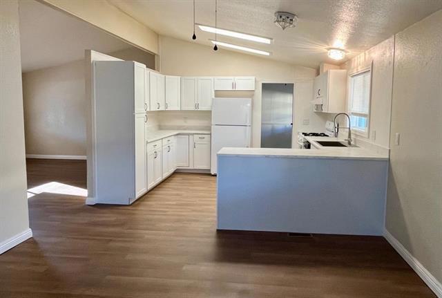 Image 4 of 45 For 5689 Red Oak Drive