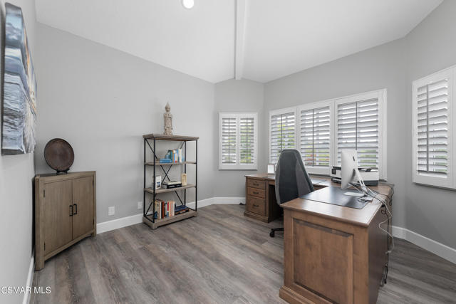 4646 Pine Valley Place, Westlake Village CA: https://media.crmls.org/mediaz/b68a17b8-5afe-432a-8631-0f4ab3e98bc9.jpg
