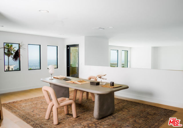 2380 Venus Drive, Los Angeles CA: https://media.crmls.org/mediaz/b68a4437-202e-446b-8893-dc6bfbb7cb37.jpg