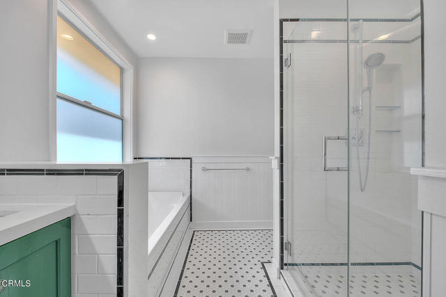 Primary Bathroom (4 of 8)