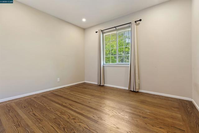 10 Maureen Ct, Pleasant Hill CA: https://media.crmls.org/mediaz/b68a7b52-d762-4fce-8d98-11624828f64f.jpg