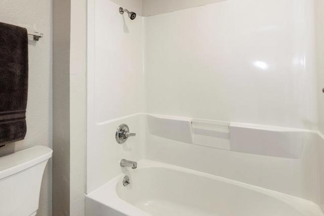 360 Innisfree Drive, Daly City CA: https://media.crmls.org/mediaz/b68ac918-e09e-4042-bb22-36af899653a6.jpg