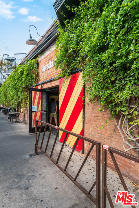 416 S Spring Street, Los Angeles CA: https://media.crmls.org/mediaz/b68ad556-1e36-4a40-aaf8-4695c83b2164.jpg