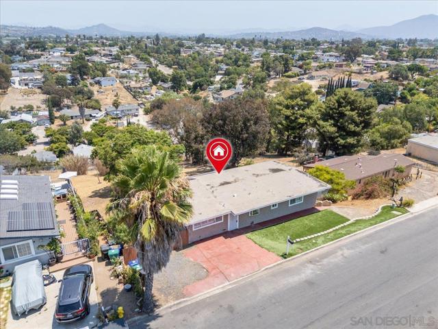 2035 Paradise St, San Diego CA: https://media.crmls.org/mediaz/b68af5b6-cd10-436d-a9c2-dc6dea976329.jpg