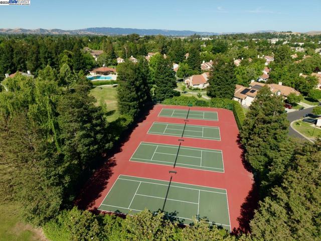 335 Beverly St, Livermore CA: https://media.crmls.org/mediaz/b68b1a76-7856-4fdf-a560-19080bacdfe2.jpg