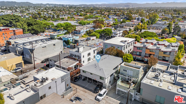 1411 Innes Place, Venice CA: https://media.crmls.org/mediaz/b68b638a-673e-412c-a3fd-6abeedac20c9.jpg