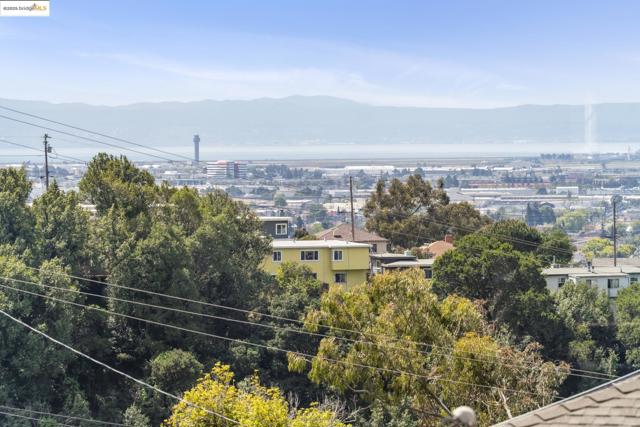 8499 Aster Ave, Oakland CA: https://media.crmls.org/mediaz/b68b97d7-794b-49eb-97fd-d59477335b79.jpg