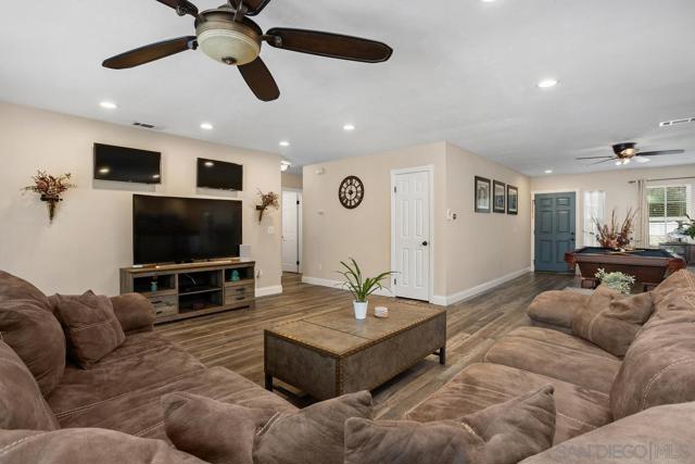 14643 Evening Star Dr, Poway CA: https://media.crmls.org/mediaz/b68d4632-cee5-4c56-a8b5-584594c26dd3.jpg