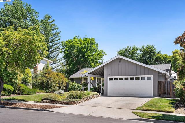 1001 Crellin Rd, Pleasanton CA: https://media.crmls.org/mediaz/b68da5e0-9449-4f35-a72d-ff0ee484f2fd.jpg