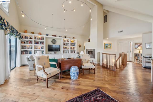 Image 4 of 44 For 9 Regulus Court