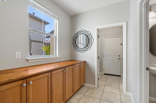 215 W Santa Cruz Way, Mountain House CA: https://media.crmls.org/mediaz/b68dfe43-832d-4629-a968-45e9f9e4f663.jpg