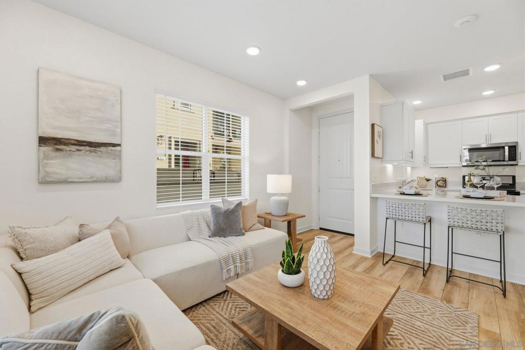 827 Blackstone - photo 10