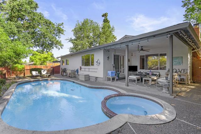 166 Ramona Rd, Danville CA: https://media.crmls.org/mediaz/b68e686d-98b4-48bb-99f7-f85e6dfbcc21.jpg