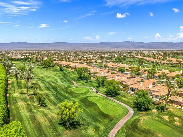 48205 Via Solana, La Quinta CA: https://media.crmls.org/mediaz/b68eae04-388e-4d6b-96ca-966f6be21e1c.jpg