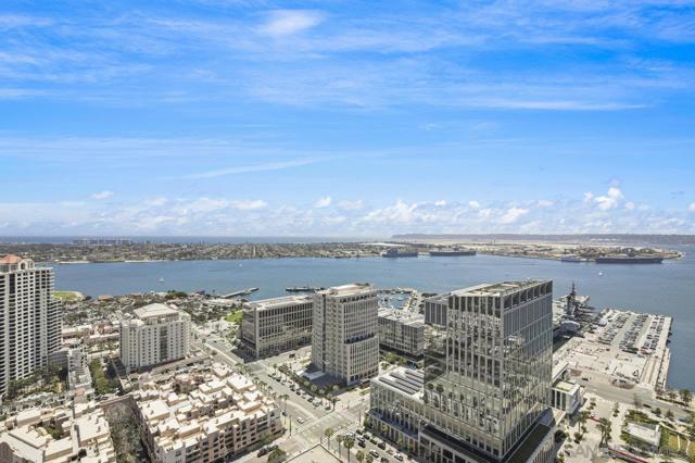 700 W E St, San Diego CA: https://media.crmls.org/mediaz/b68ebfe9-30e4-48d6-b625-29b40a360109.jpg