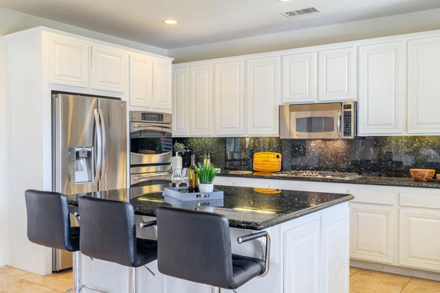 9 Shasta Lake Drive, Rancho Mirage CA: https://media.crmls.org/mediaz/b68ed24f-b206-444d-ba7c-e88a14f04c37.jpg