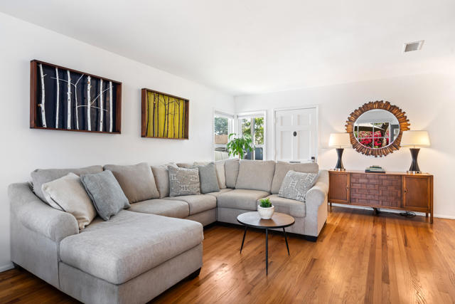 5523 Graywood Avenue, Lakewood CA: https://media.crmls.org/mediaz/b68f0334-db46-4e8e-ad2f-854f94ff33d9.jpg